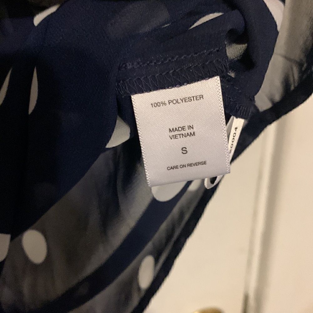 New York & company navy blue gray polka dot short sleeve blouse Size small - Picture 4 of 6